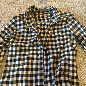 Black and white Carhartt flannel size L